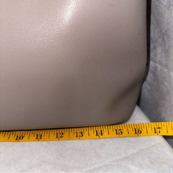 Large Coach tote bag in EUC Grey - Picture 4 of 12